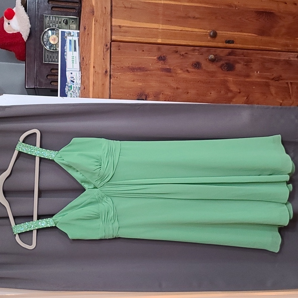 David's Bridal Formal Party Dress Sagey Green Beaded Straps Pleated‎ Sz 14 EUC